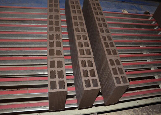 Máquina de corte de tijolos de argila de alta precisão com 2,1 m de comprimento de fenda e 12-16 cortes por minuto Modelo QTQD-1