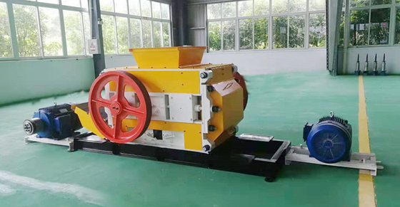 Máquina fina 30 do triturador do rolo de moinho - capacidade de produção 50t/h para a fatura do tijolo