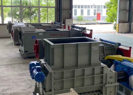 Máquina dobro do triturador de rolo do dente completamente automática para a planta da estufa de túnel