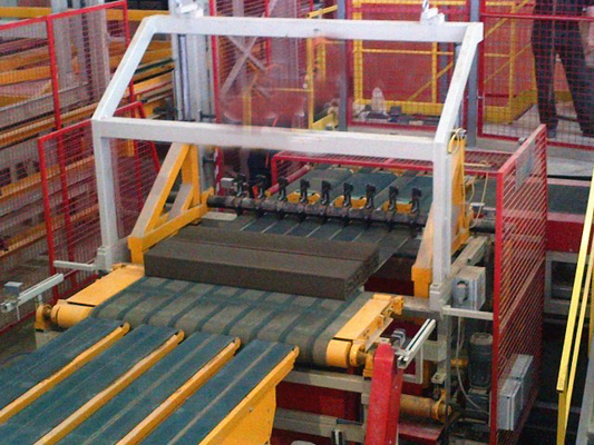 Máquina de corte de tijolos de argila hidráulica com largura máxima de corte de 520 mm e ciclo de corte de 6-8 vezes/min para poupar mão-de-obra