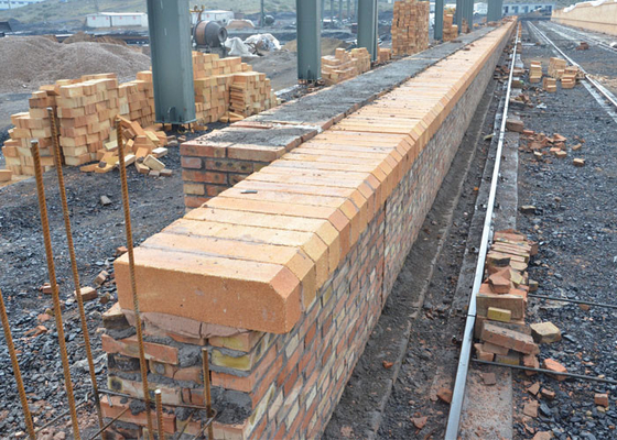 Alcaloide material de pouco peso Clay Heat Insulation Bricks do tijolo refratário anti