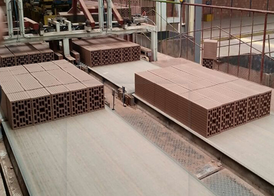 Máquina de corte de tijolos de argila de alta precisão com 2,1 m de comprimento de fenda e 12-16 cortes por minuto Modelo QTQD-1
