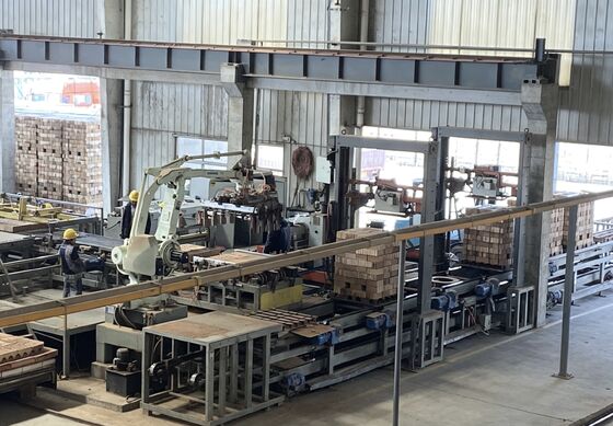 Sistema totalmente automático de descarga e embalagem de tijolos sem paletes para linhas de produção de tijolos de barro