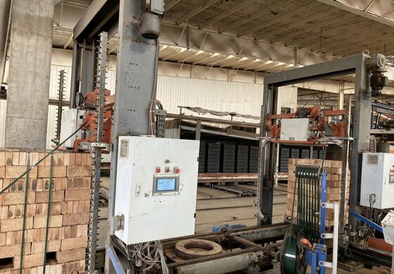 Sistema totalmente automático de descarga e embalagem de tijolos sem paletes para linhas de produção de tijolos de barro